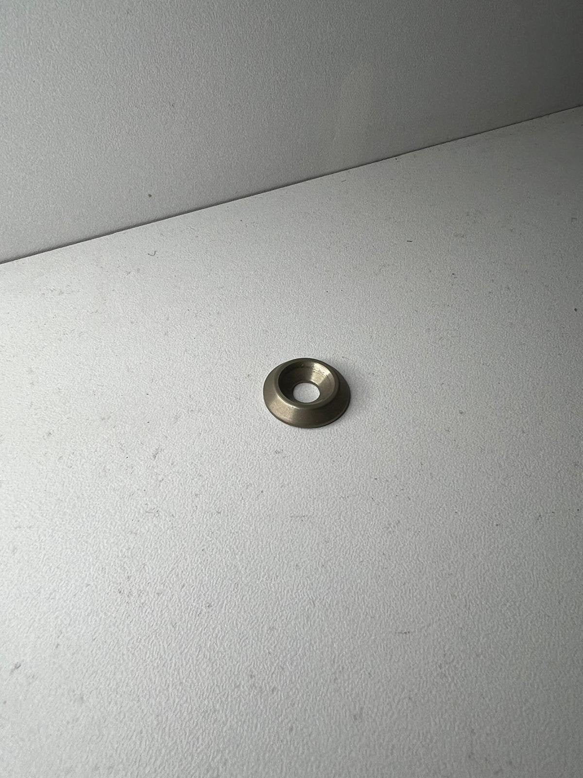 Unerschrockener versunkener Ring M6
